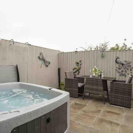 Beeches Bach, 1 Bedroom Cottage With Hot Tub Prestatyn Dış mekan fotoğraf