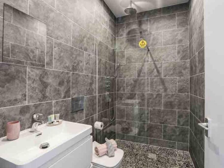 Beeches Bach, 1 Bedroom Cottage With Hot Tub Prestatyn Dış mekan fotoğraf
