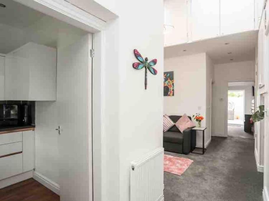 Beeches Bach, 1 Bedroom Cottage With Hot Tub Prestatyn Dış mekan fotoğraf