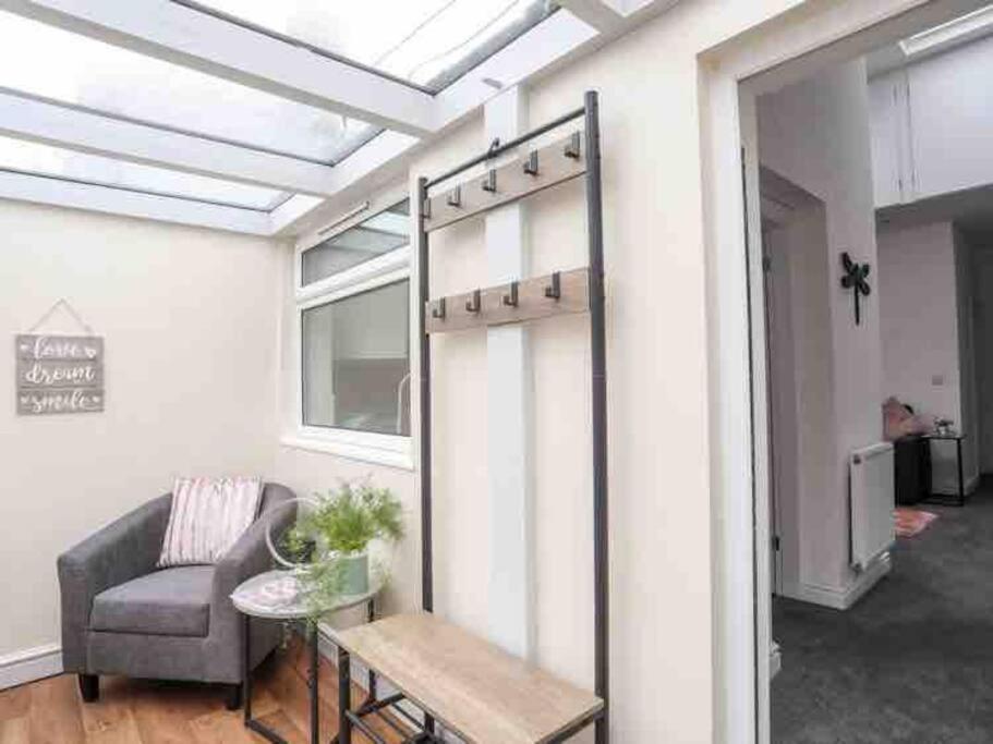 Beeches Bach, 1 Bedroom Cottage With Hot Tub Prestatyn Dış mekan fotoğraf