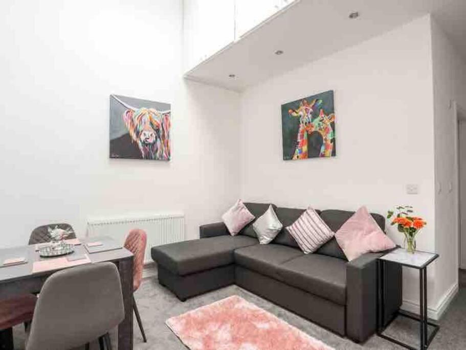 Beeches Bach, 1 Bedroom Cottage With Hot Tub Prestatyn Dış mekan fotoğraf