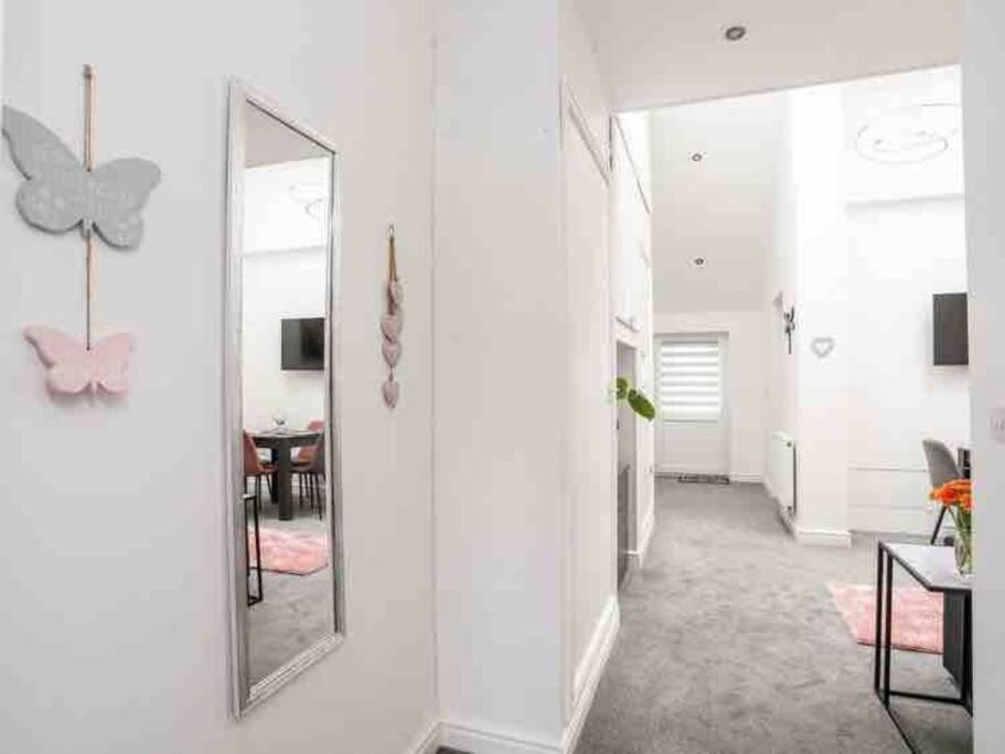 Beeches Bach, 1 Bedroom Cottage With Hot Tub Prestatyn Dış mekan fotoğraf