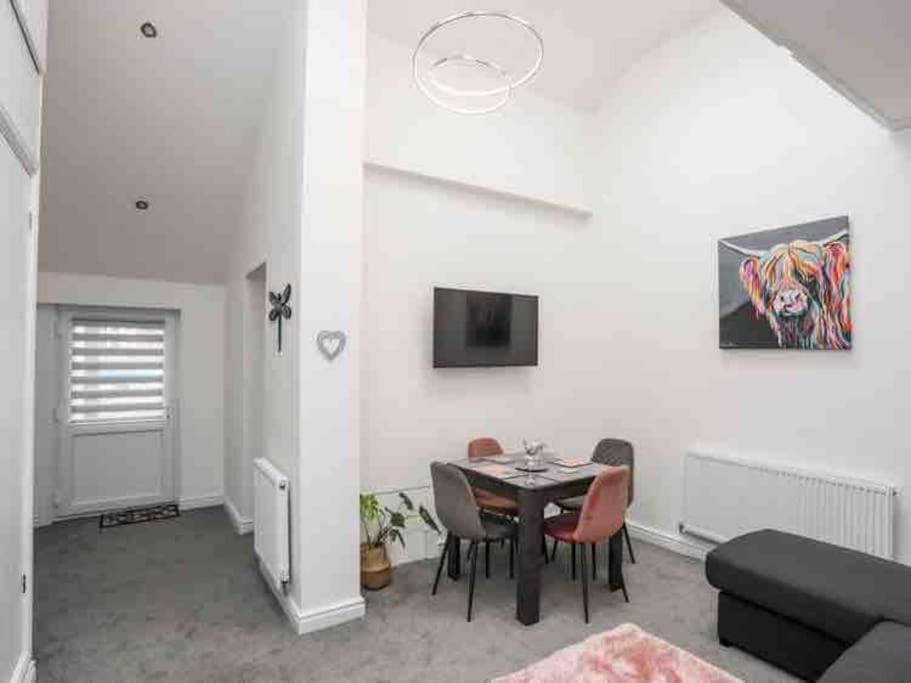 Beeches Bach, 1 Bedroom Cottage With Hot Tub Prestatyn Dış mekan fotoğraf